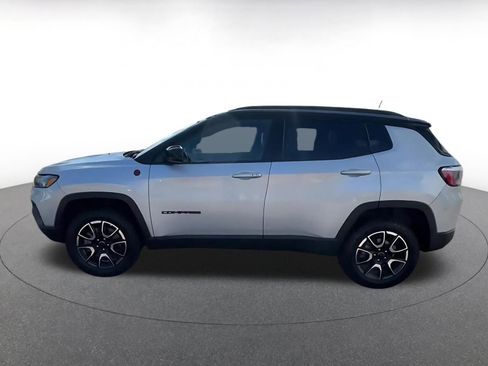 Used 2025 Jeep Compass Trailhawk AWD/4WD image 9