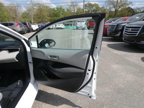 Used 2022 Toyota Corolla LE image 22