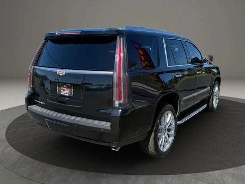 Used 2018 Cadillac Escalade Luxury AWD/4WD image 7