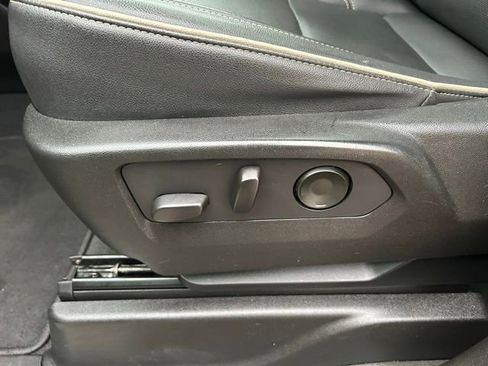 Used 2021 Chevrolet Tahoe Premier w/ Premium Package image 19