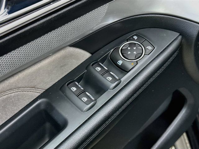Used 2017 Ford Explorer XLT w/ Equipment Group 202A AWD/4WD image 18