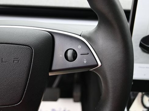 Used 2026 Tesla Model Y Long Range RWD image 18