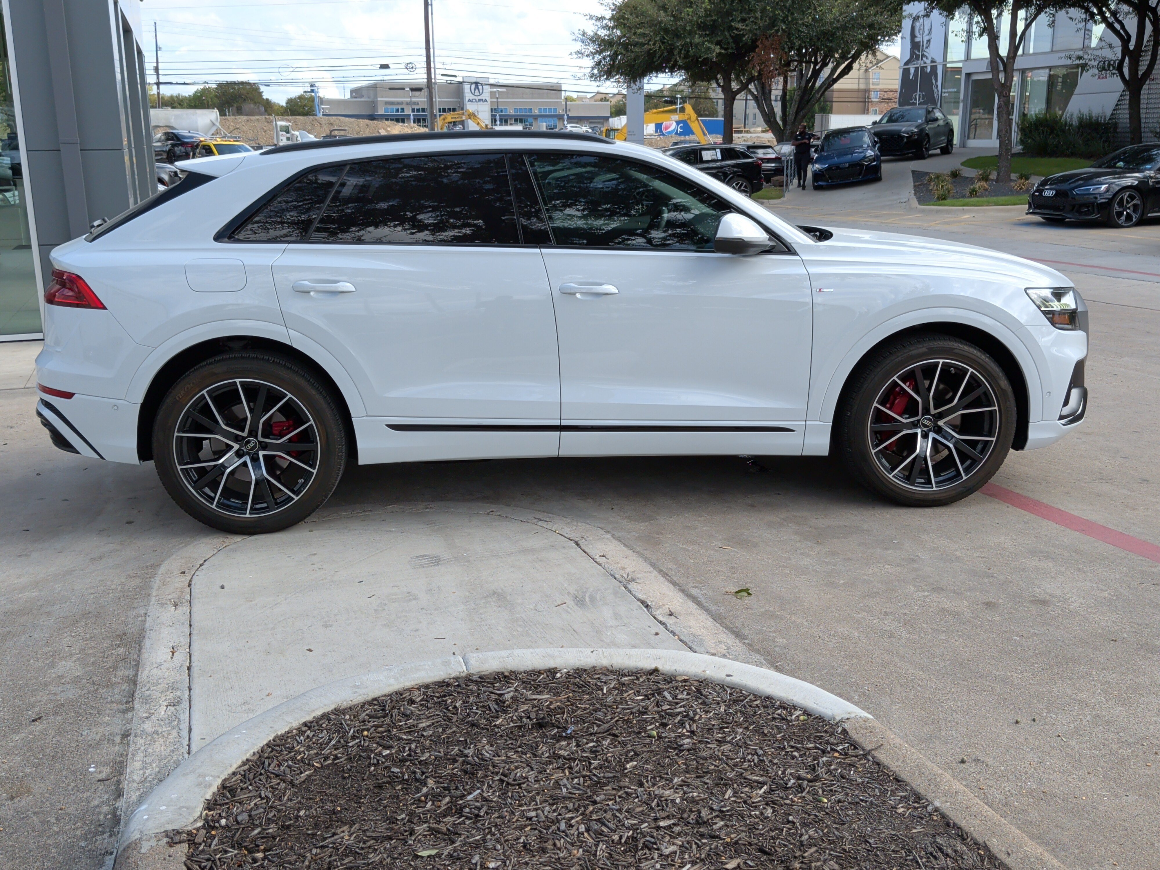 Used 2023 Audi Q8 Prestige AWD/4WD image 11