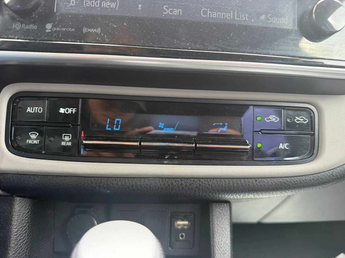 Used 2017 Toyota Corolla LE w/ LE Premium Package FWD image 25