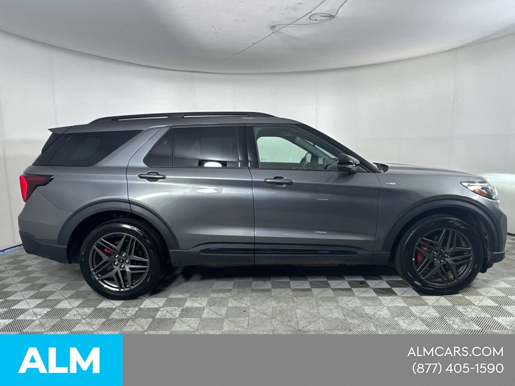 Used 2025 Ford Explorer ST-Line w/ ST-Line Street Pack AWD/4WD image 5