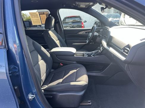 Used 2025 Chevrolet Traverse LT image 22