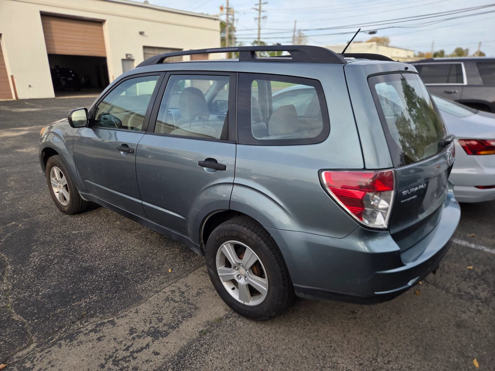 Used 2011 Subaru Forester 2.5X w/ Alloy Wheel Value Pkg AWD/4WD image 2