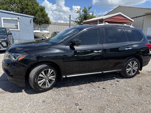 Used 2019 Nissan Pathfinder SL FWD image 1