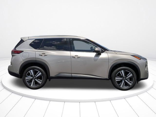 Used 2024 Nissan Rogue SL AWD/4WD image 2
