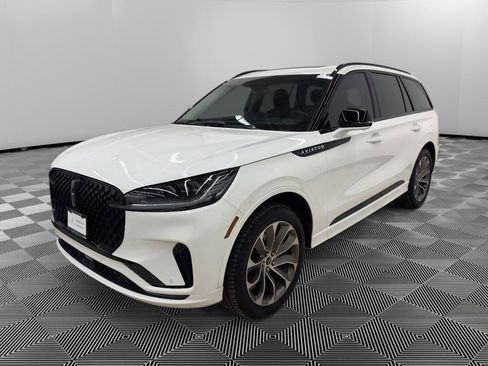 Used 2025 Lincoln Aviator AWD w/ Jet Appearance Package image 3