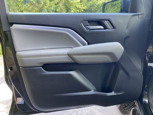 Used 2026 Chevrolet Colorado ZR2 w/ Technology Package AWD/4WD image 15