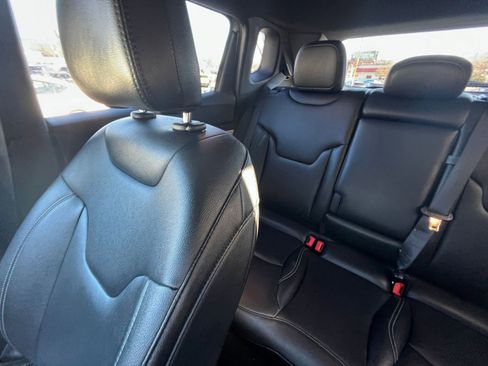 Used 2025 Jeep Compass Limited image 34