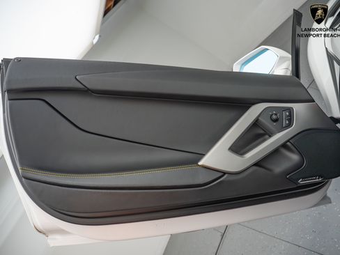 Used 2014 Lamborghini Aventador LP 700-4 image 40