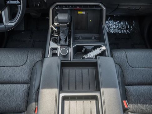 Used 2023 Toyota Tundra Limited AWD/4WD image 29