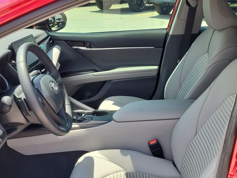 Used 2021 Toyota Camry SE FWD image 21
