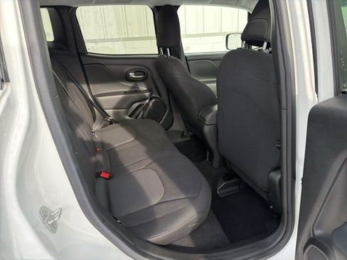 Used 2023 Jeep Renegade Latitude image 34