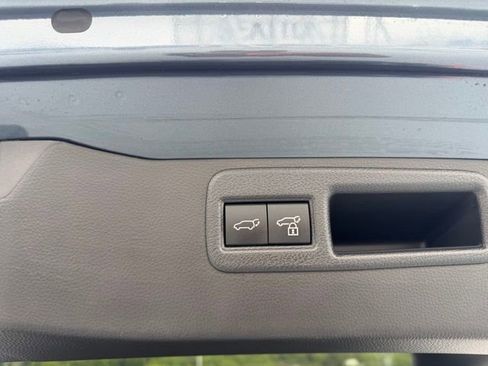 Certified 2023 Toyota Venza Limited image 24