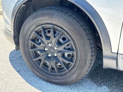 Used 2019 Nissan Rogue Sport S FWD image 9