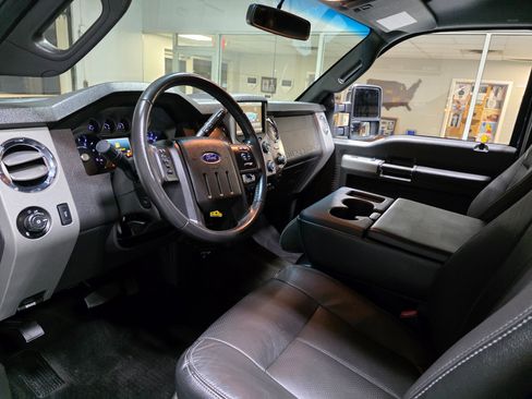 Used 2014 Ford F250 Lariat w/ Chrome Package image 17