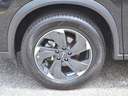 Used 2025 Nissan Rogue SV AWD/4WD image 13