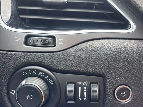 Used 2021 Jeep Cherokee Limited AWD/4WD image 12