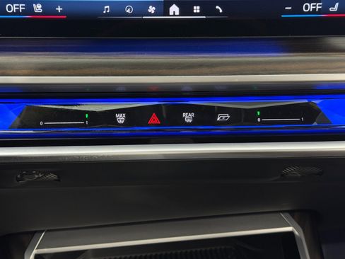 Used 2024 BMW i7 eDrive50 w/ M Sport Package image 32