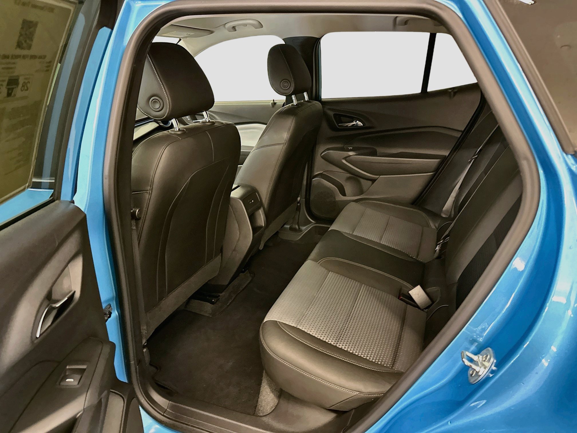 Used 2025 Chevrolet Trax LT FWD image 28