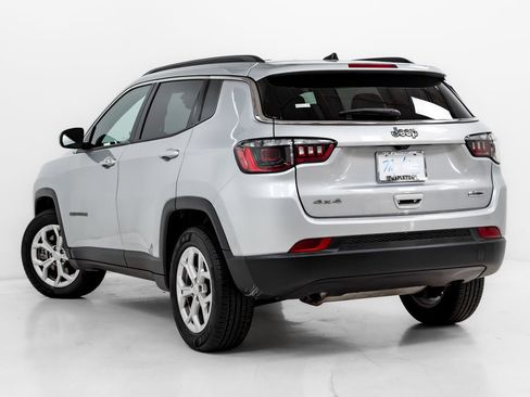 Used 2024 Jeep Compass Latitude AWD/4WD image 27