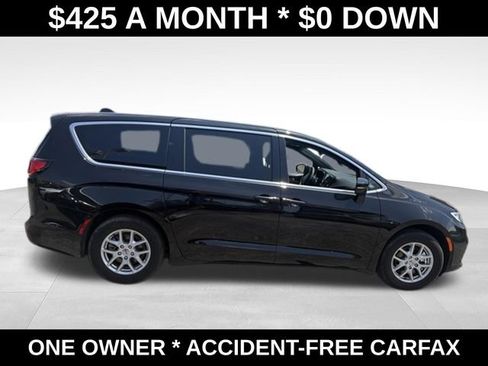 Used 2025 Chrysler Pacifica Select FWD image 7