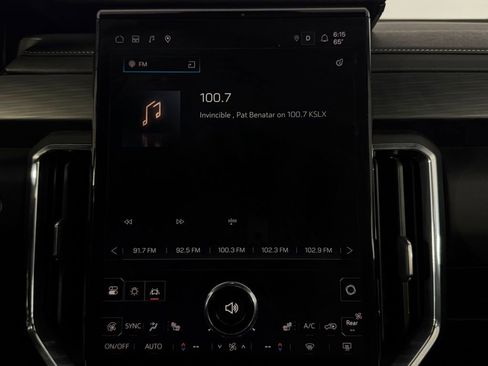 Used 2025 GMC Acadia Elevation w/ Elevation Premium Package image 18