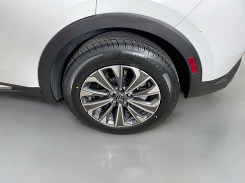Used 2024 Buick Envision Preferred AWD/4WD image 27