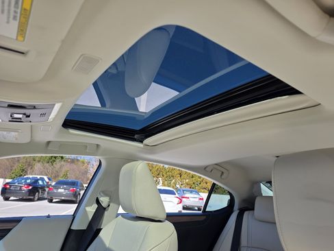 Used 2024 Lexus ES 300h w/ Luxury Package image 15