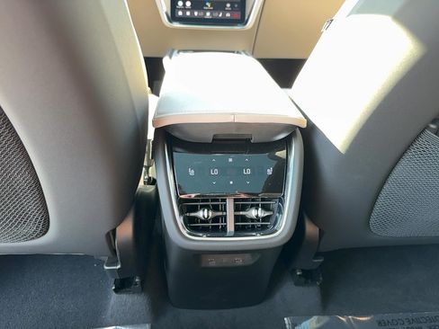 Used 2025 Volvo EX90 Ultra AWD/4WD image 17