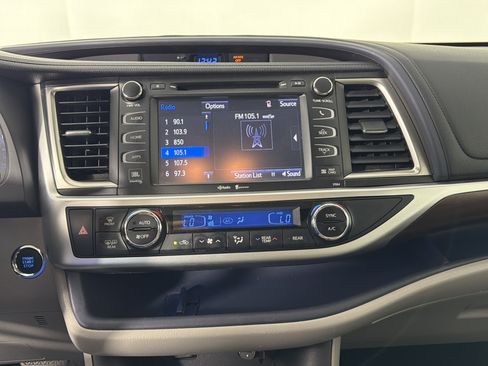 Used 2015 Toyota Highlander Limited w/ Driver Technology Package FWD image 19