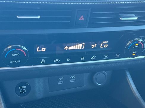 Used 2024 Nissan Rogue SV w/ SV Premium Package image 17