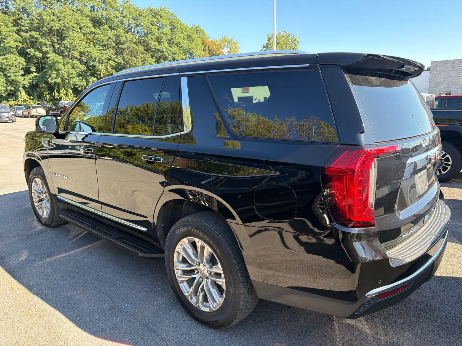 Used 2023 GMC Yukon SLT w/ SLT Premium Package AWD/4WD image 27