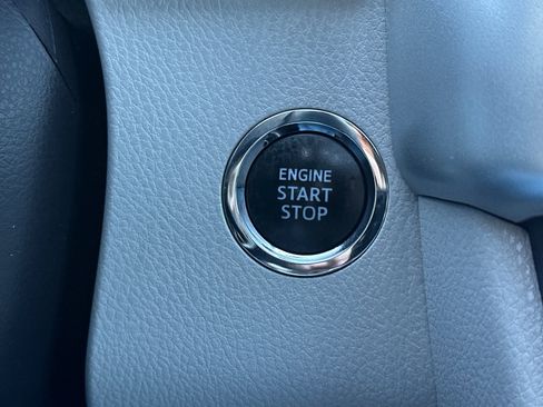 Used 2019 Toyota Highlander XLE image 25