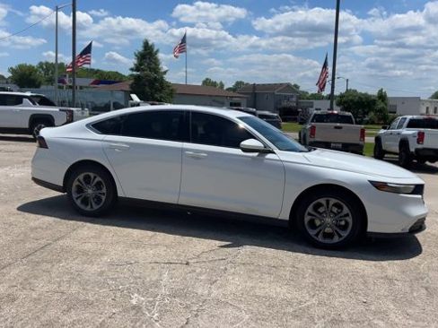 Used 2024 Honda Accord EX image 2
