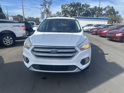 Used 2017 Ford Escape SE image 3