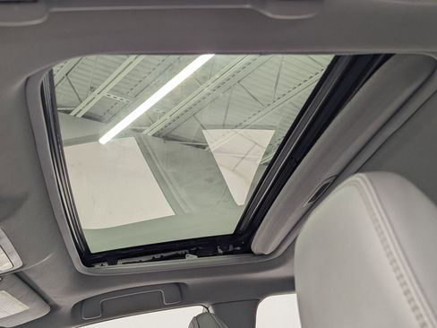 Used 2017 Toyota Camry XSE image 12