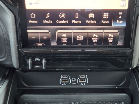 New 2026 RAM 2500 Laramie AWD/4WD image 17