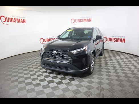 Used 2025 Toyota RAV4 XLE image 2