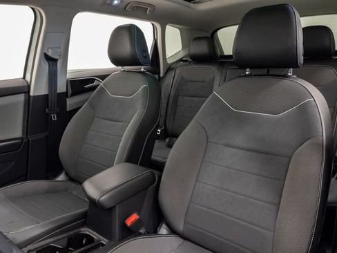 Used 2023 Volkswagen Taos SE w/ Panoramic Sunroof Package FWD image 10