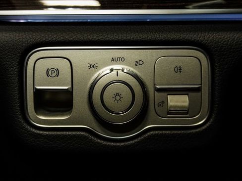 Used 2025 Mercedes-Benz GLE 450e 4MATIC image 25