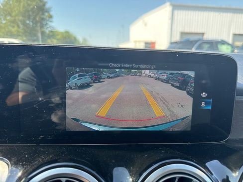 Used 2022 Mercedes-Benz GLB 250 4MATIC image 8