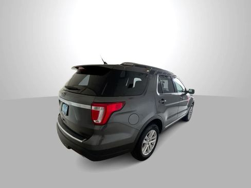 Used 2018 Ford Explorer XLT AWD/4WD image 8