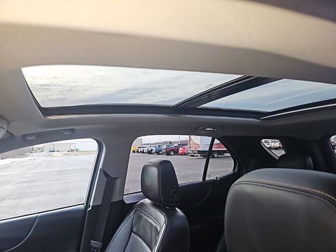 Used 2018 Chevrolet Equinox Premier image 21