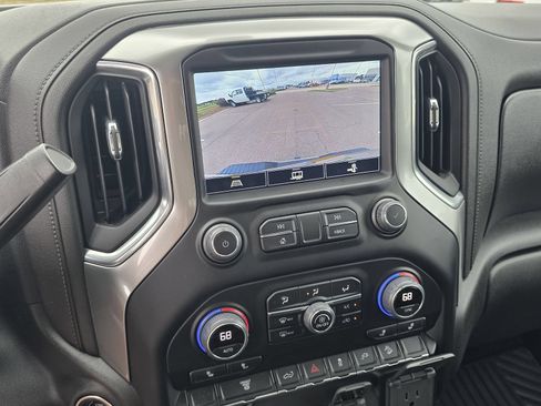 Used 2022 Chevrolet Silverado 2500 LT w/ Convenience Package AWD/4WD image 13
