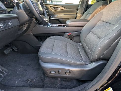 Certified 2024 Chevrolet Traverse LT FWD image 16