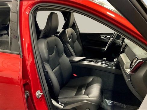 Certified 2024 Volvo XC60 B5 Core image 7